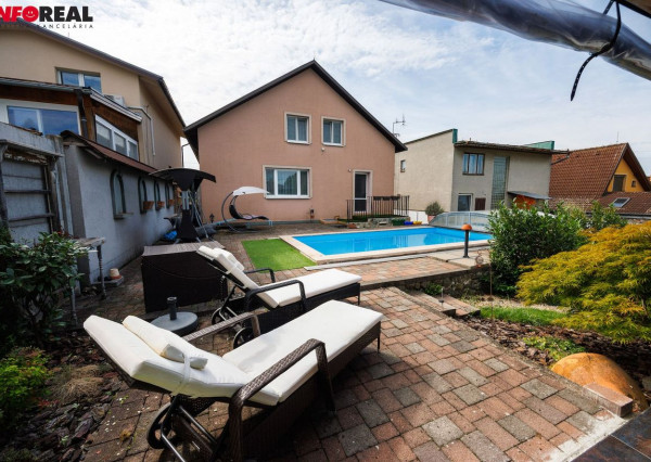 REZERVOVANÉ. DOM Rozhanovce – 190 m2 už. plocha, bazén, garáž, všetky IS, pozemok 540 m2