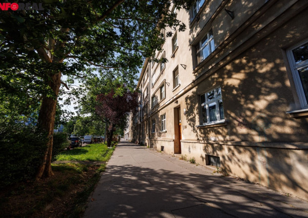 Veľkometrážny 3-izbový byt (97 m² + balkón) s potenciálom na Komenského, Košice - Staré Mesto